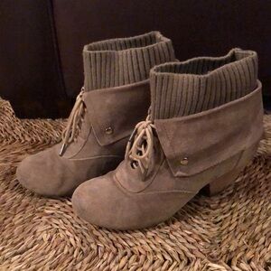 Tan Suede Woman’s Dr Scholl’s Boot, size 8.